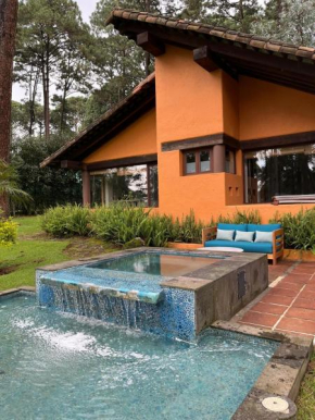 El Refugio with jacuzzi and garden in Avándaro